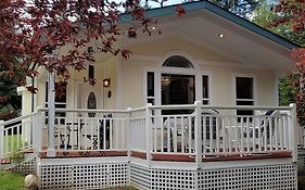 Arbor Rouge Cottage
